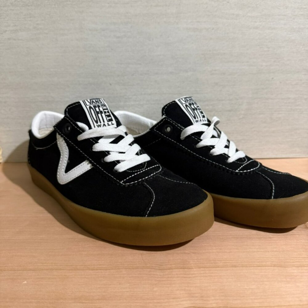 Vans Sport Low Sneaker Black/Gum Womens 8/Mens 6.5
